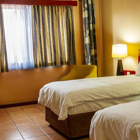 M'Kango Golfview Hotel Lusaka Dış mekan fotoğraf