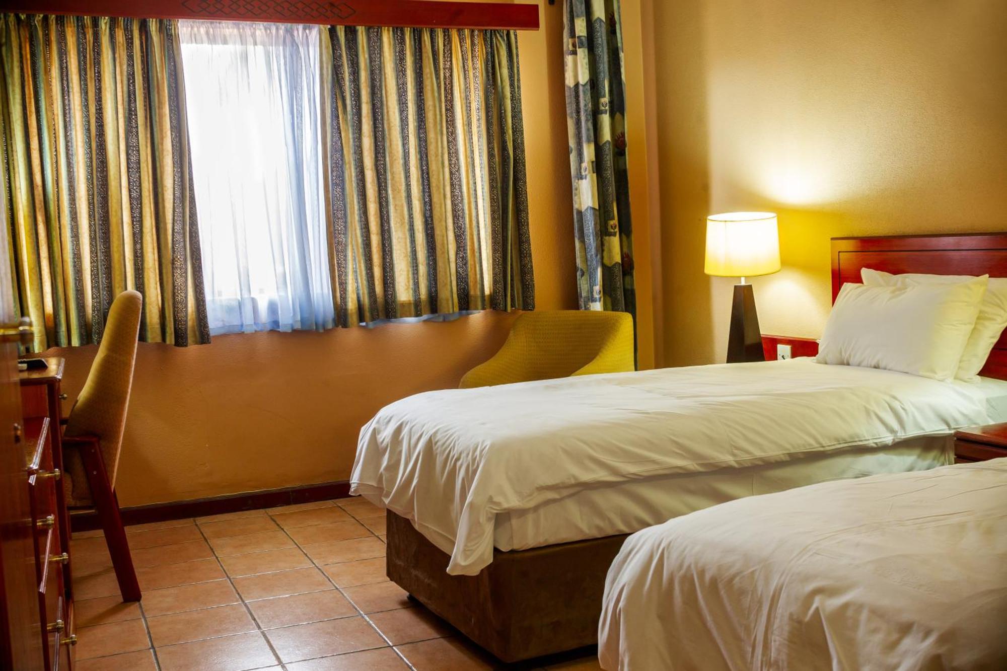M'Kango Golfview Hotel Lusaka Dış mekan fotoğraf