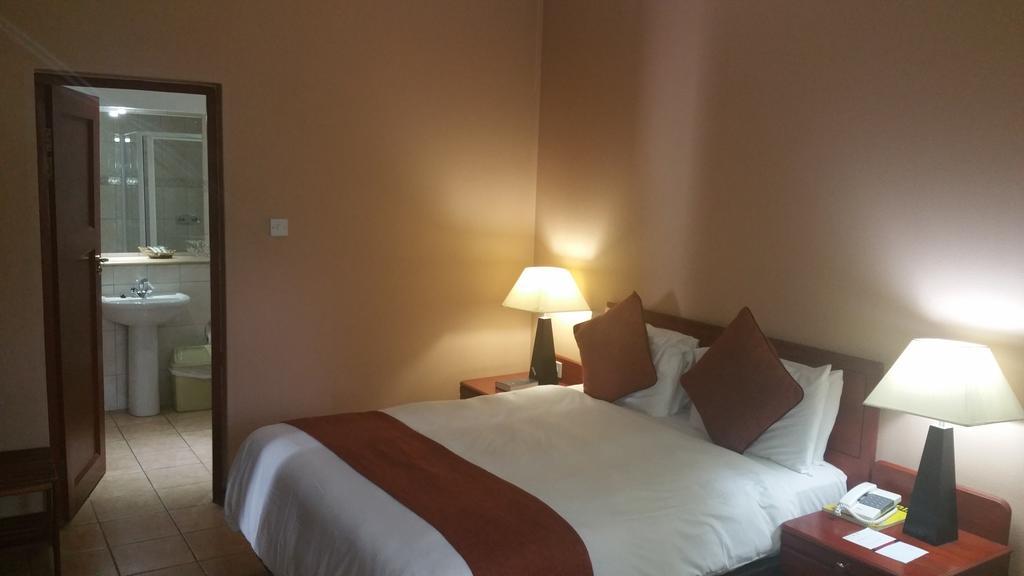 M'Kango Golfview Hotel Lusaka Dış mekan fotoğraf