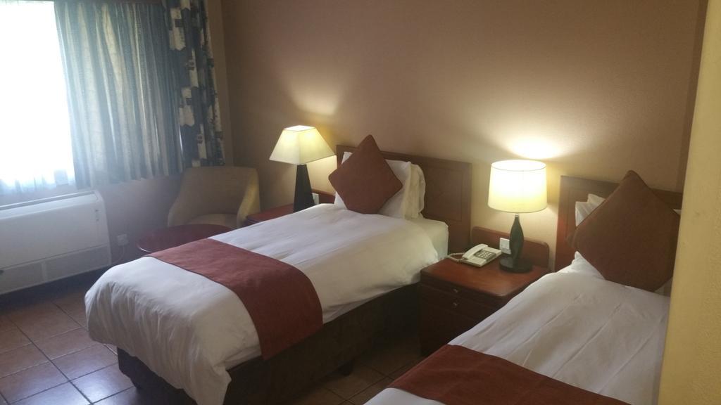 M'Kango Golfview Hotel Lusaka Dış mekan fotoğraf