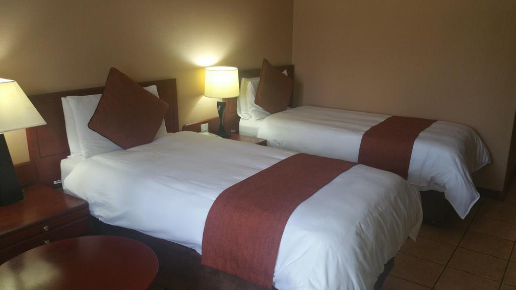 M'Kango Golfview Hotel Lusaka Dış mekan fotoğraf