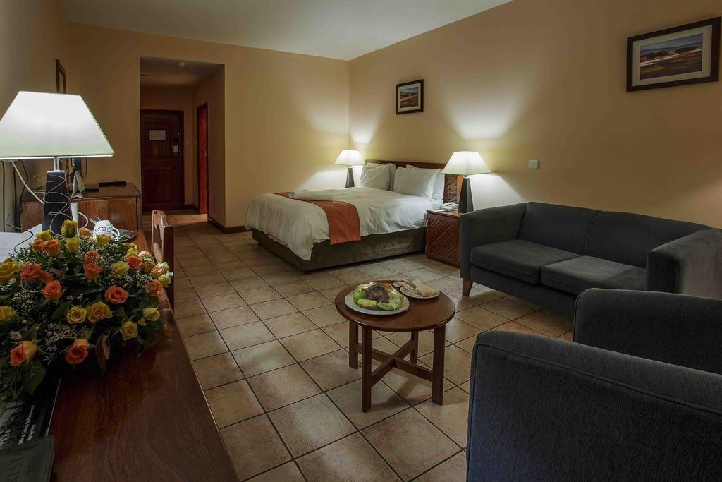 M'Kango Golfview Hotel Lusaka Dış mekan fotoğraf