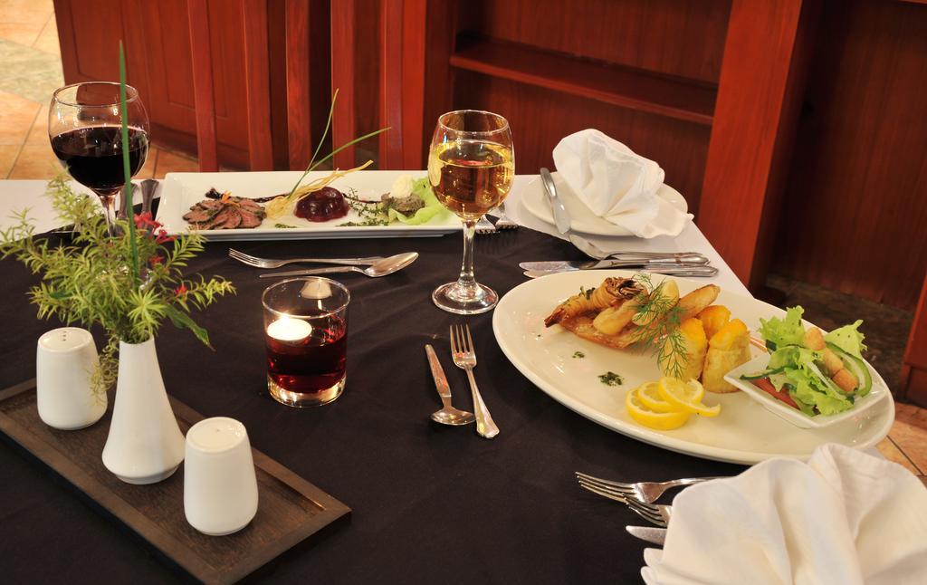 M'Kango Golfview Hotel Lusaka Dış mekan fotoğraf