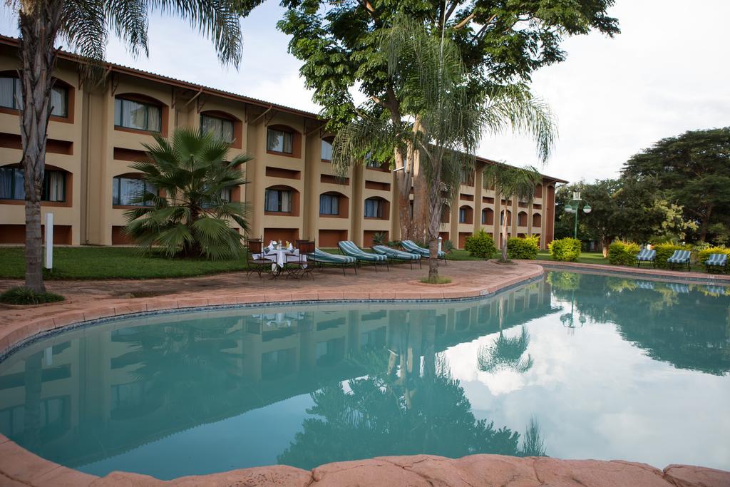 M'Kango Golfview Hotel Lusaka Dış mekan fotoğraf