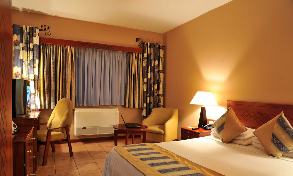 M'Kango Golfview Hotel Lusaka Dış mekan fotoğraf