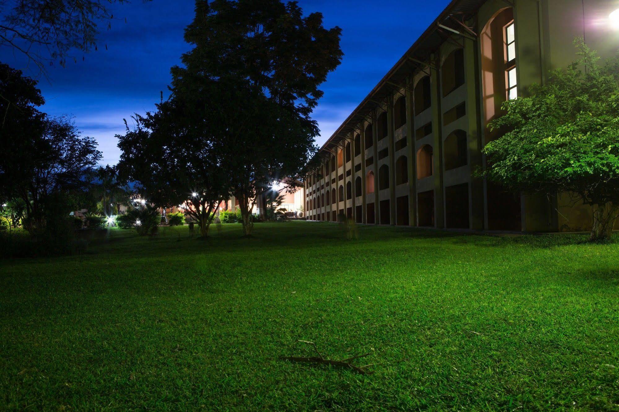 M'Kango Golfview Hotel Lusaka Dış mekan fotoğraf