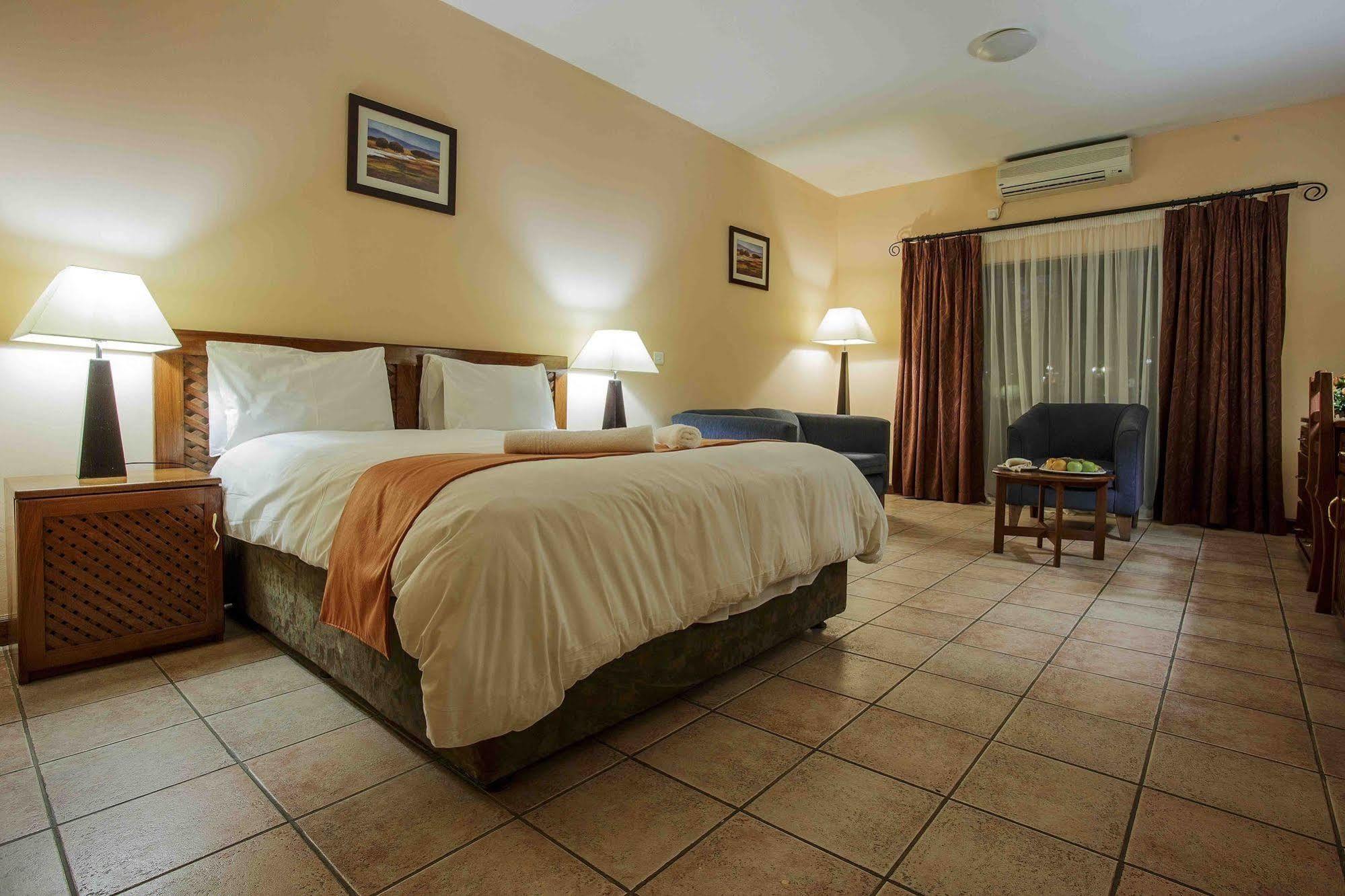 M'Kango Golfview Hotel Lusaka Dış mekan fotoğraf