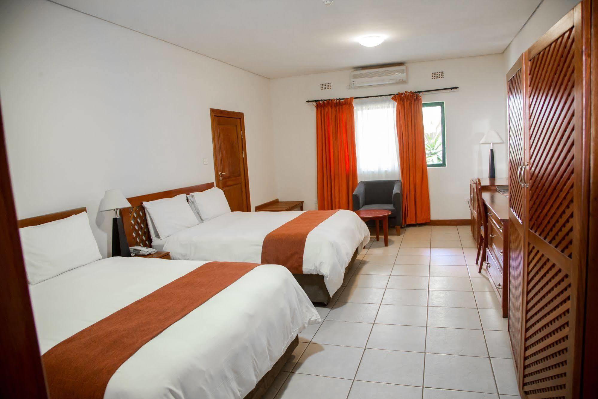 M'Kango Golfview Hotel Lusaka Dış mekan fotoğraf
