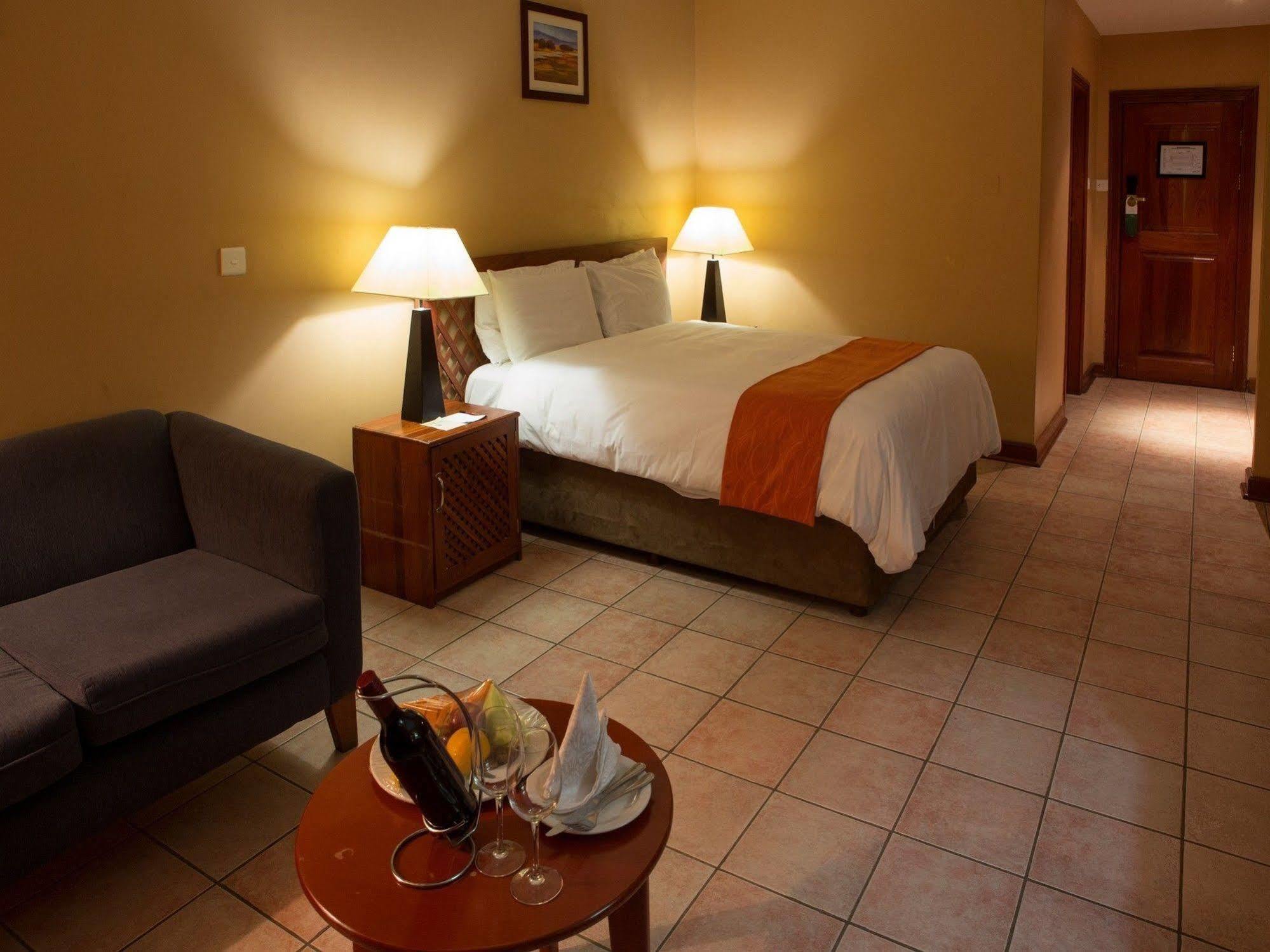 M'Kango Golfview Hotel Lusaka Dış mekan fotoğraf