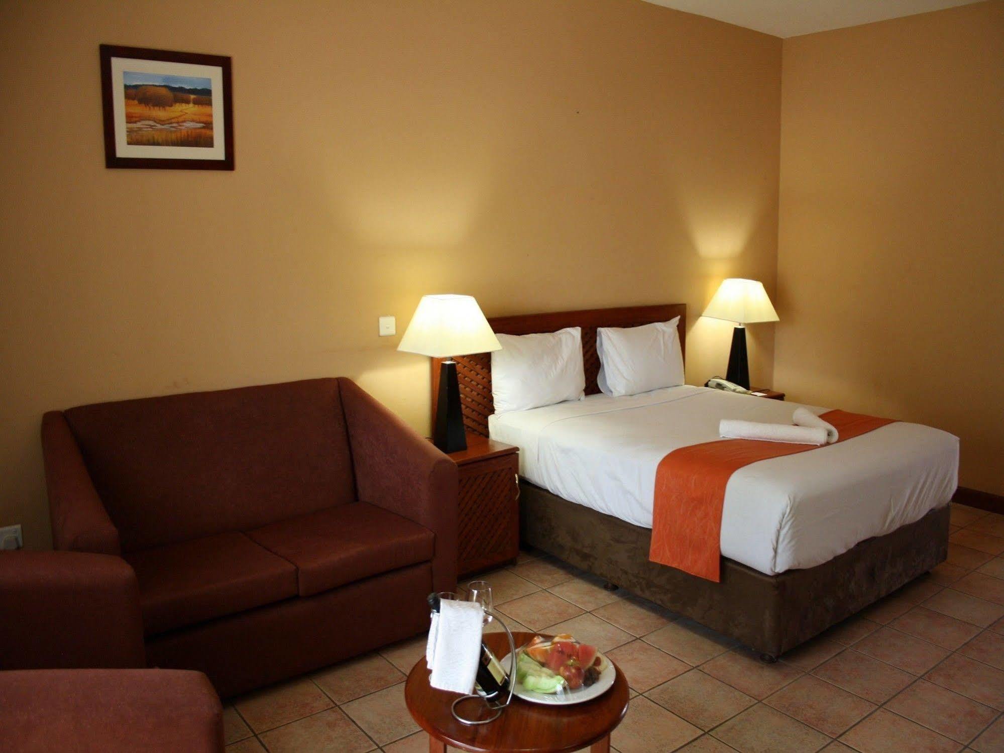 M'Kango Golfview Hotel Lusaka Dış mekan fotoğraf