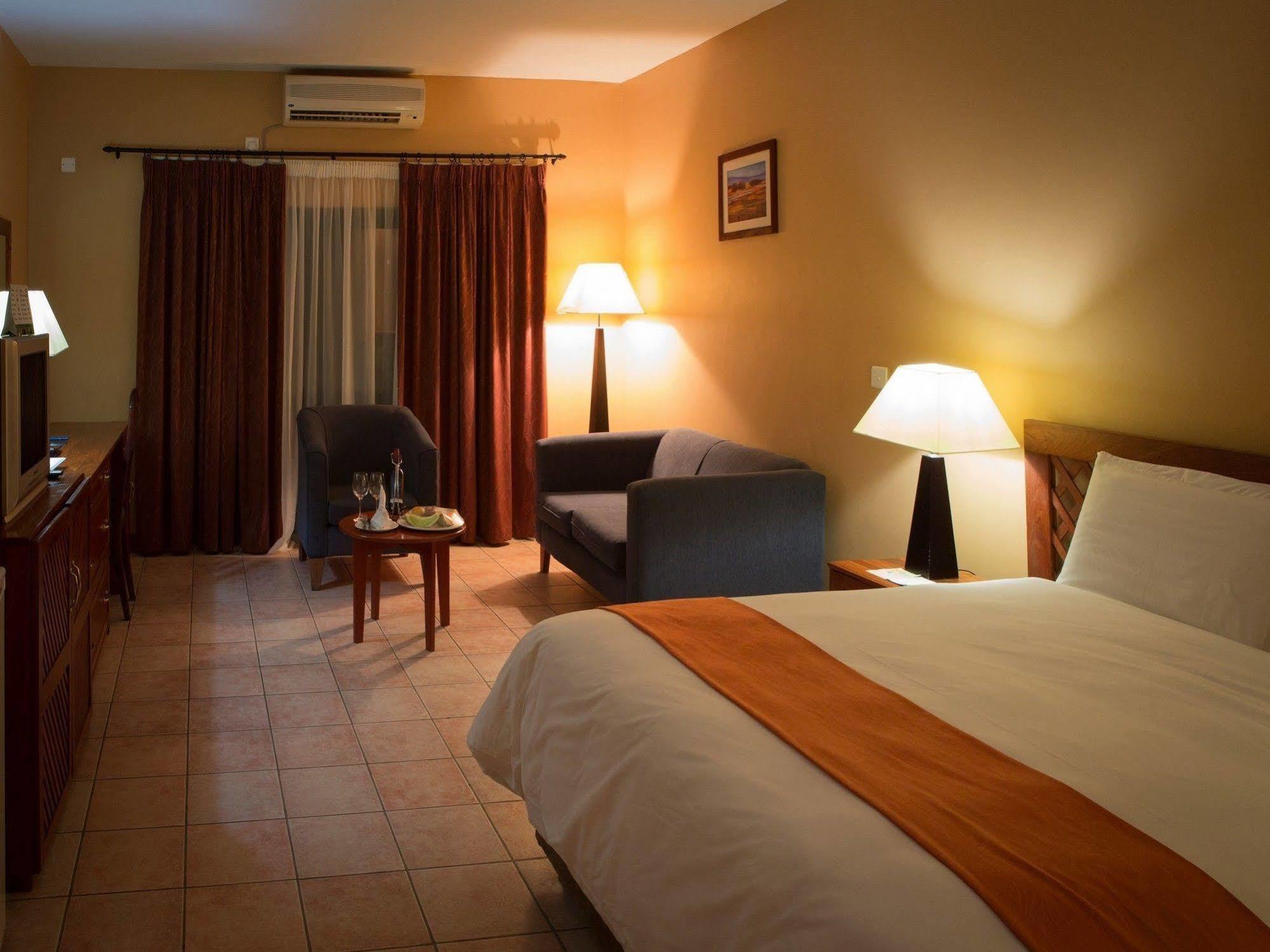 M'Kango Golfview Hotel Lusaka Dış mekan fotoğraf