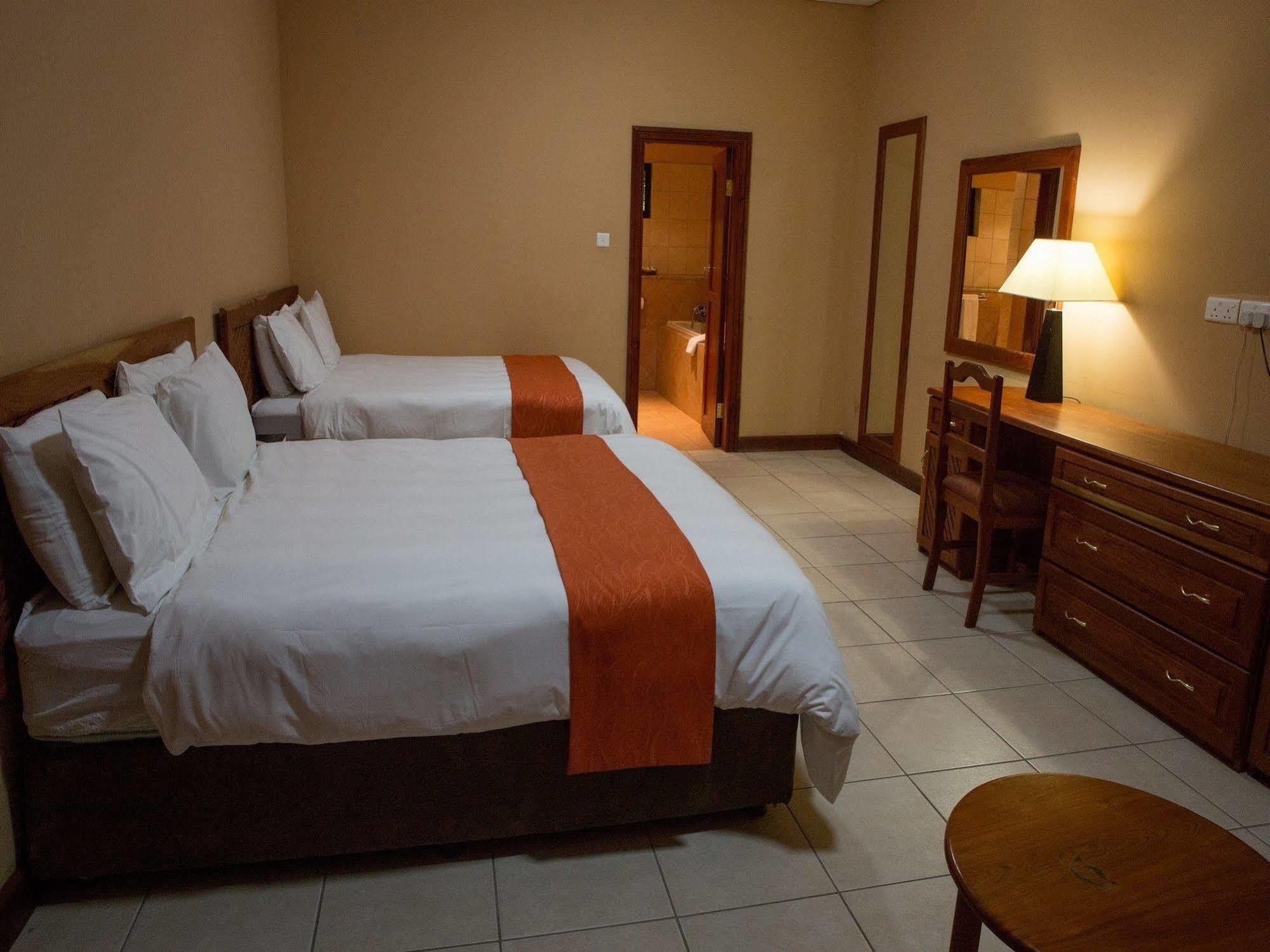 M'Kango Golfview Hotel Lusaka Dış mekan fotoğraf