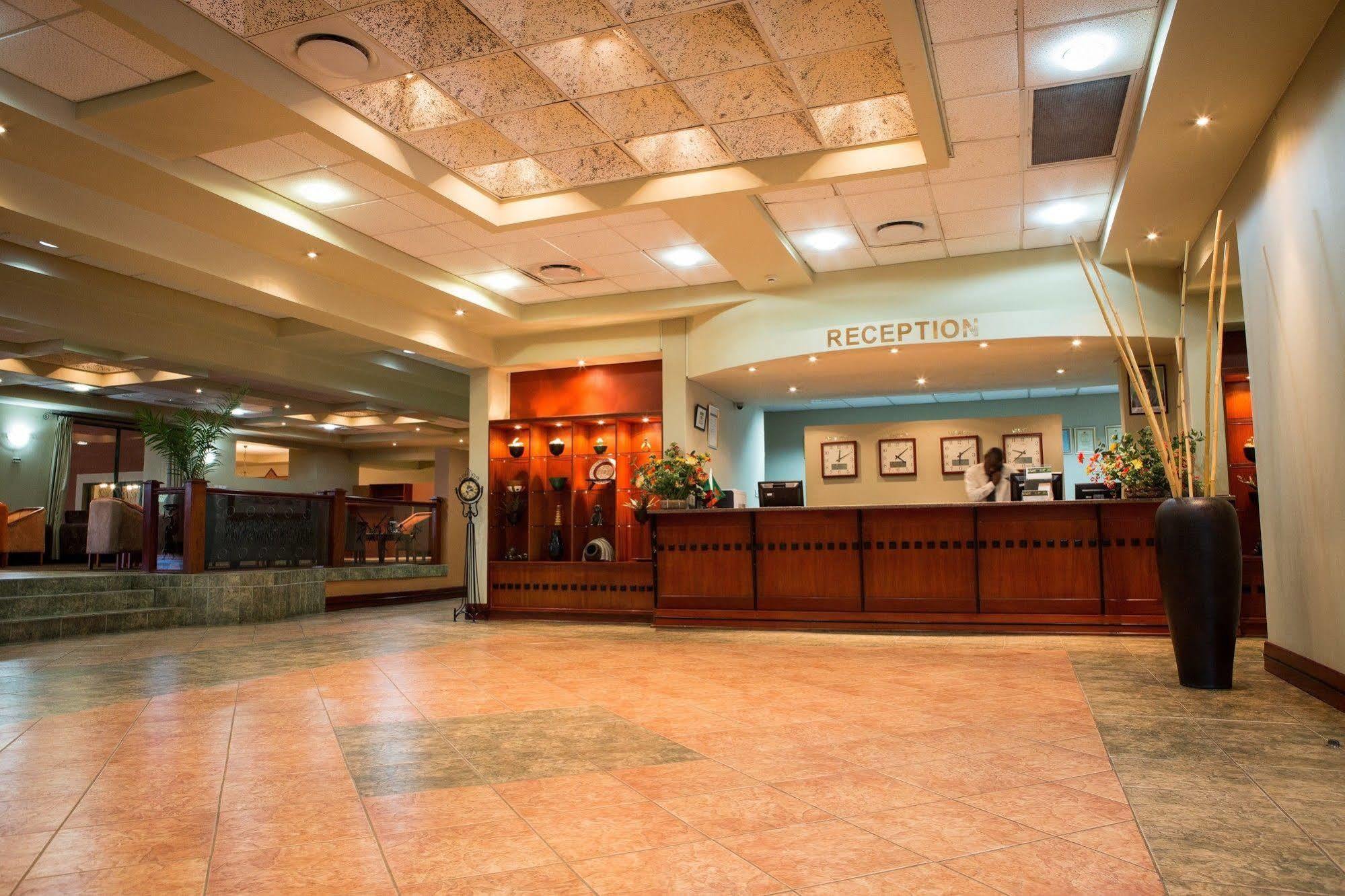 M'Kango Golfview Hotel Lusaka Dış mekan fotoğraf